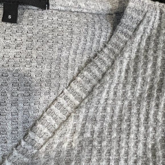 NWT GIBSON‎ Grey Button Down Twist Front Shirt (S) - Picture 7 of 8